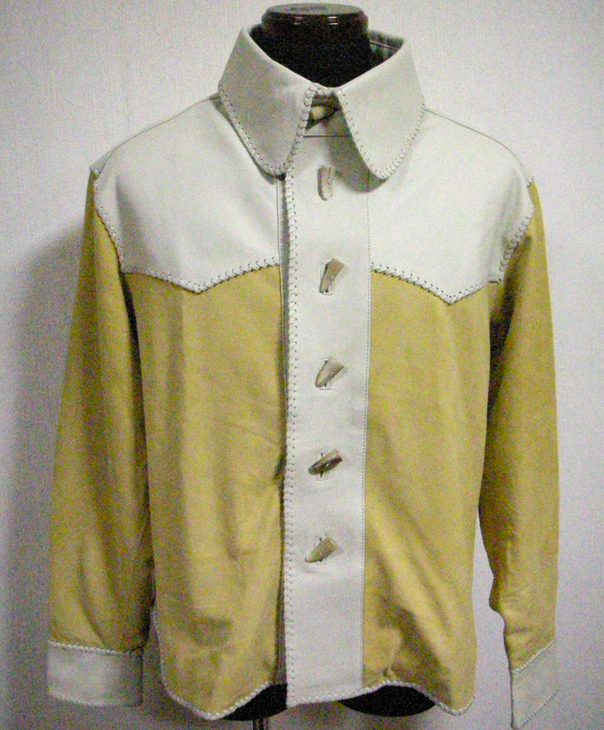 ヌバックとラムレザーのウエスタンシャツ